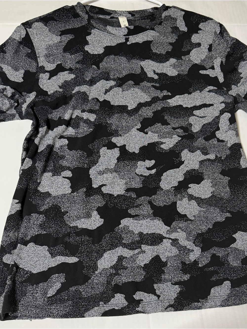 lululemon athletica Black and Gray Camo Short Sleeve Tee size 4